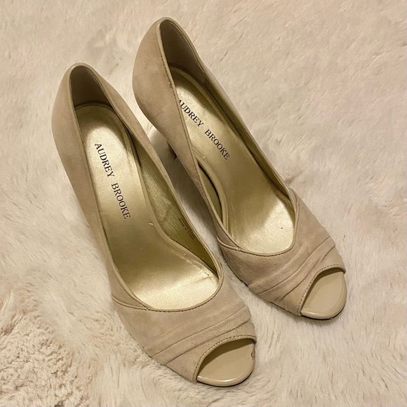 Neutral suede heels - Picture 1 of 6